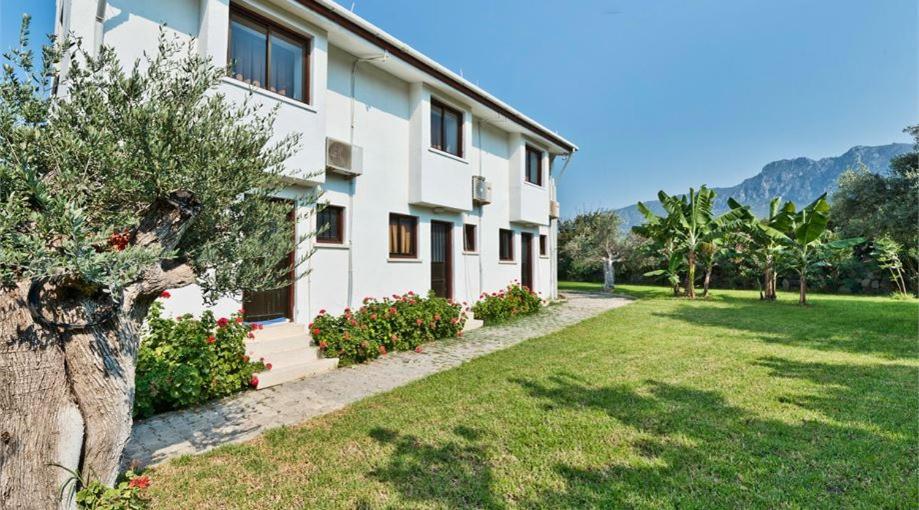 Bare Hill Holiday Apartments Krini Екстериор снимка
