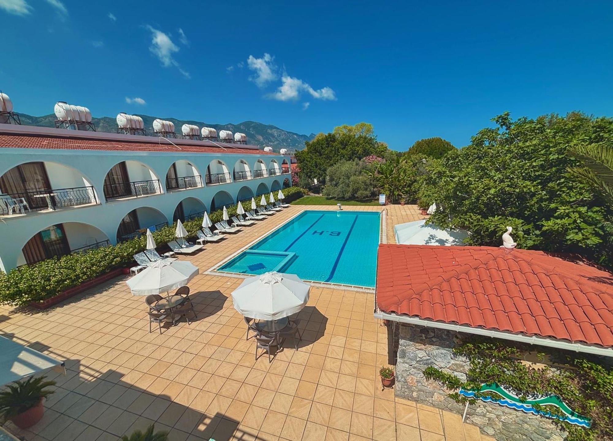 Bare Hill Holiday Apartments Krini Екстериор снимка